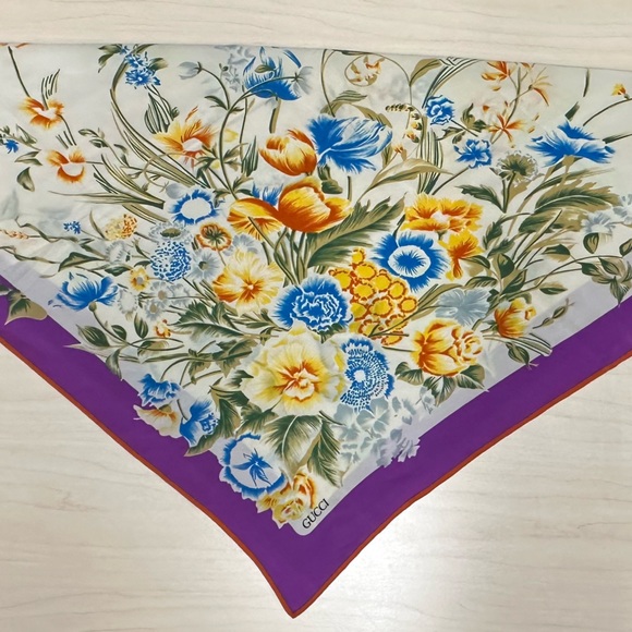 Authentic Gucci Silk Scarf for Neck, your Purse and/or Backpack - Picture 4 of 15